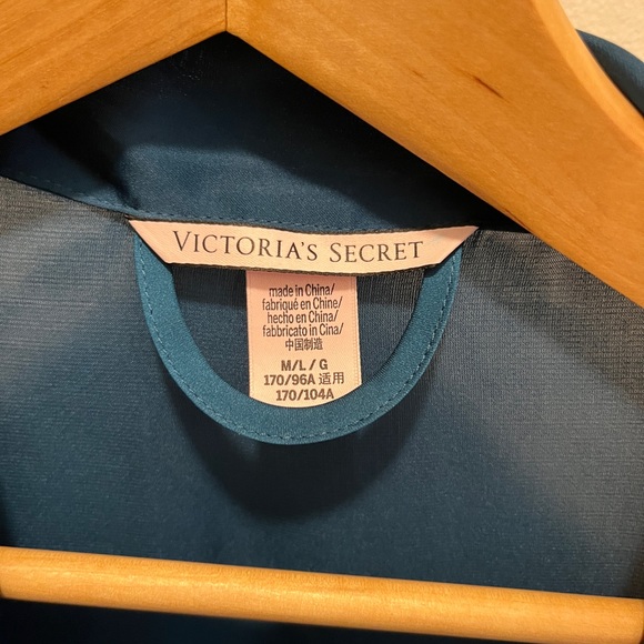 Victoria’s Secret silky short robe royal blue - Picture 2 of 4